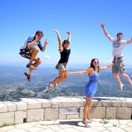 Montenegro Backpackers Home Будва Екстериор снимка
