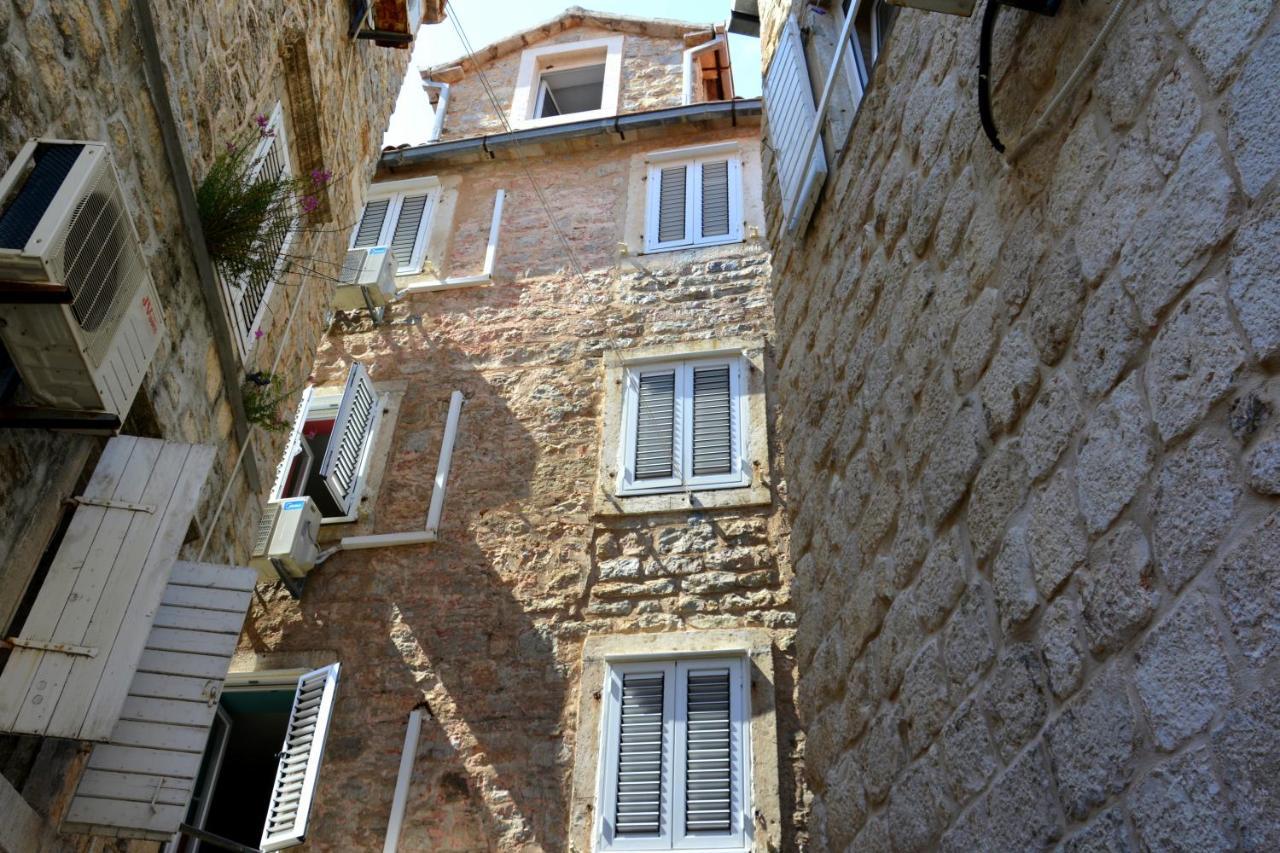 Montenegro Backpackers Home Будва Екстериор снимка