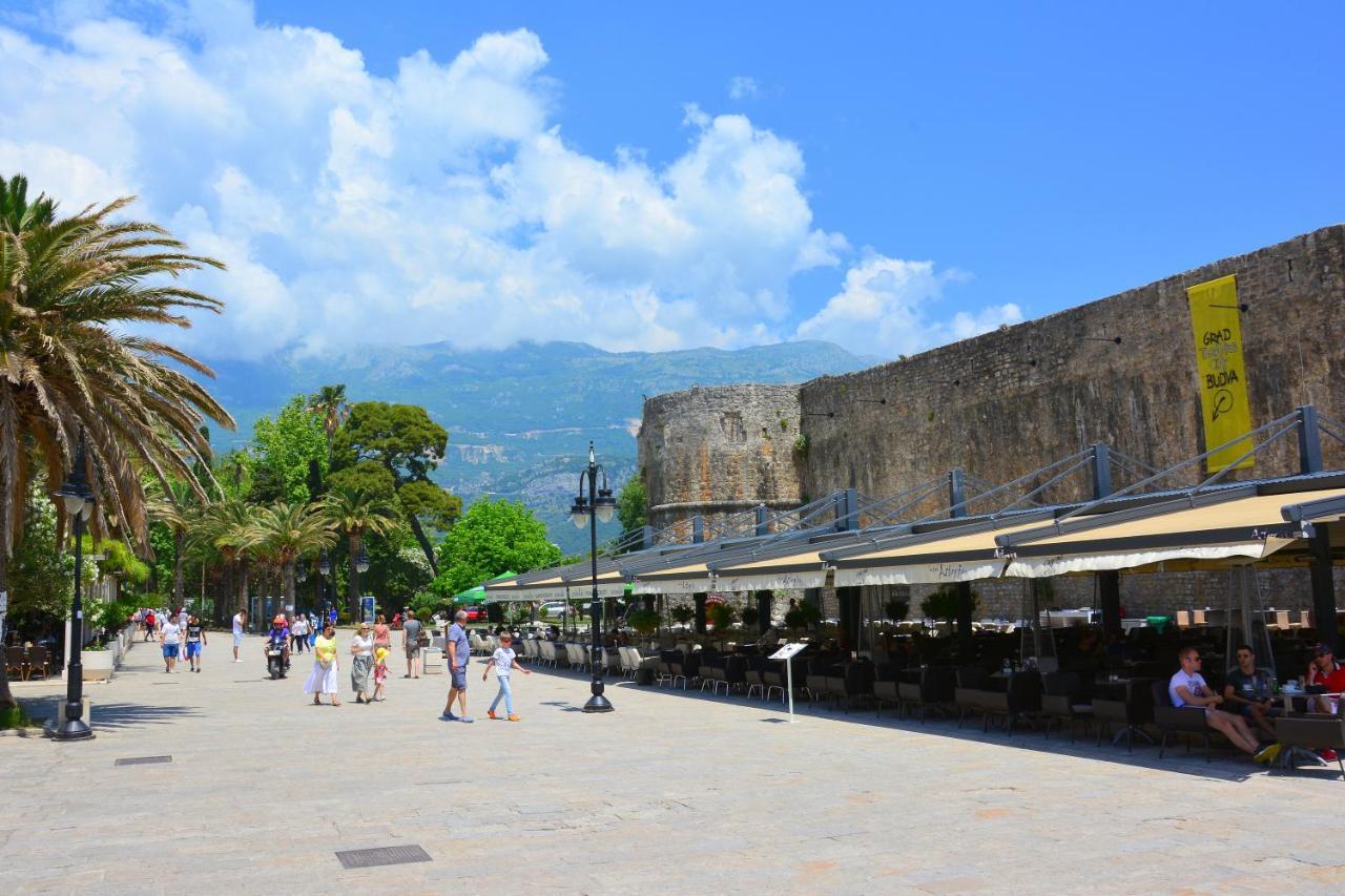 Montenegro Backpackers Home Будва Екстериор снимка