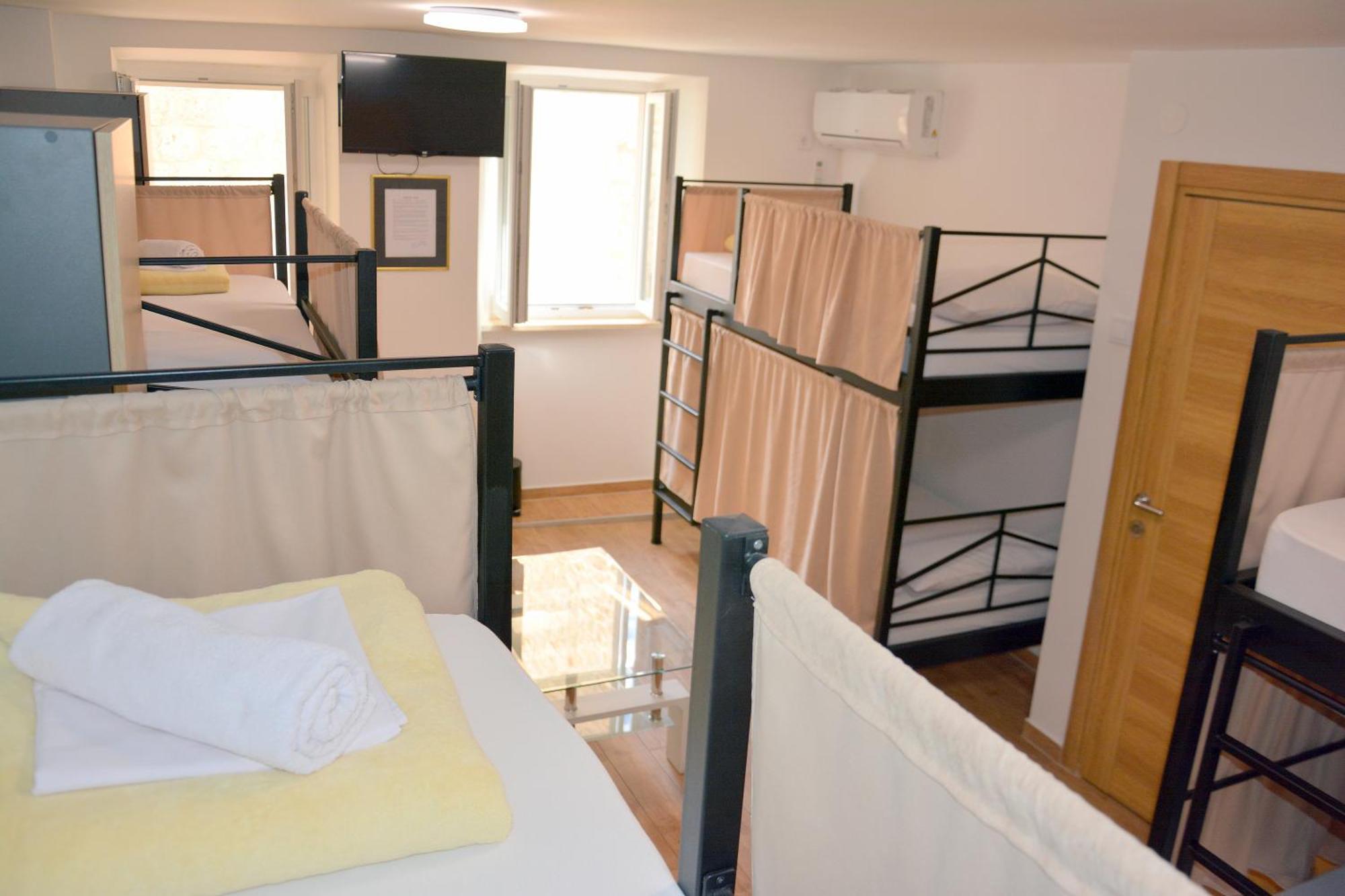 Montenegro Backpackers Home Будва Екстериор снимка
